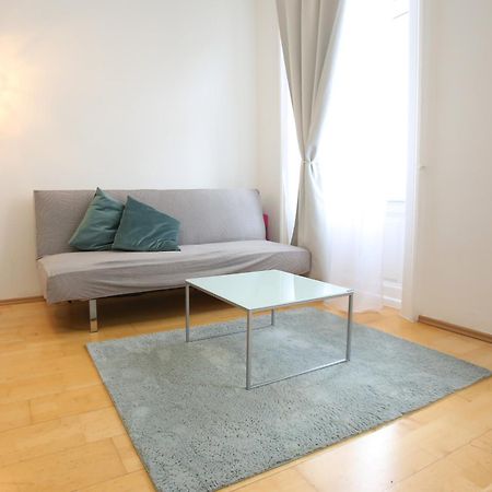 Downtown Bliss Modern Retreat With Free Parking And Fast Internet 600 Mbits Apartment Vienna Exterior photo