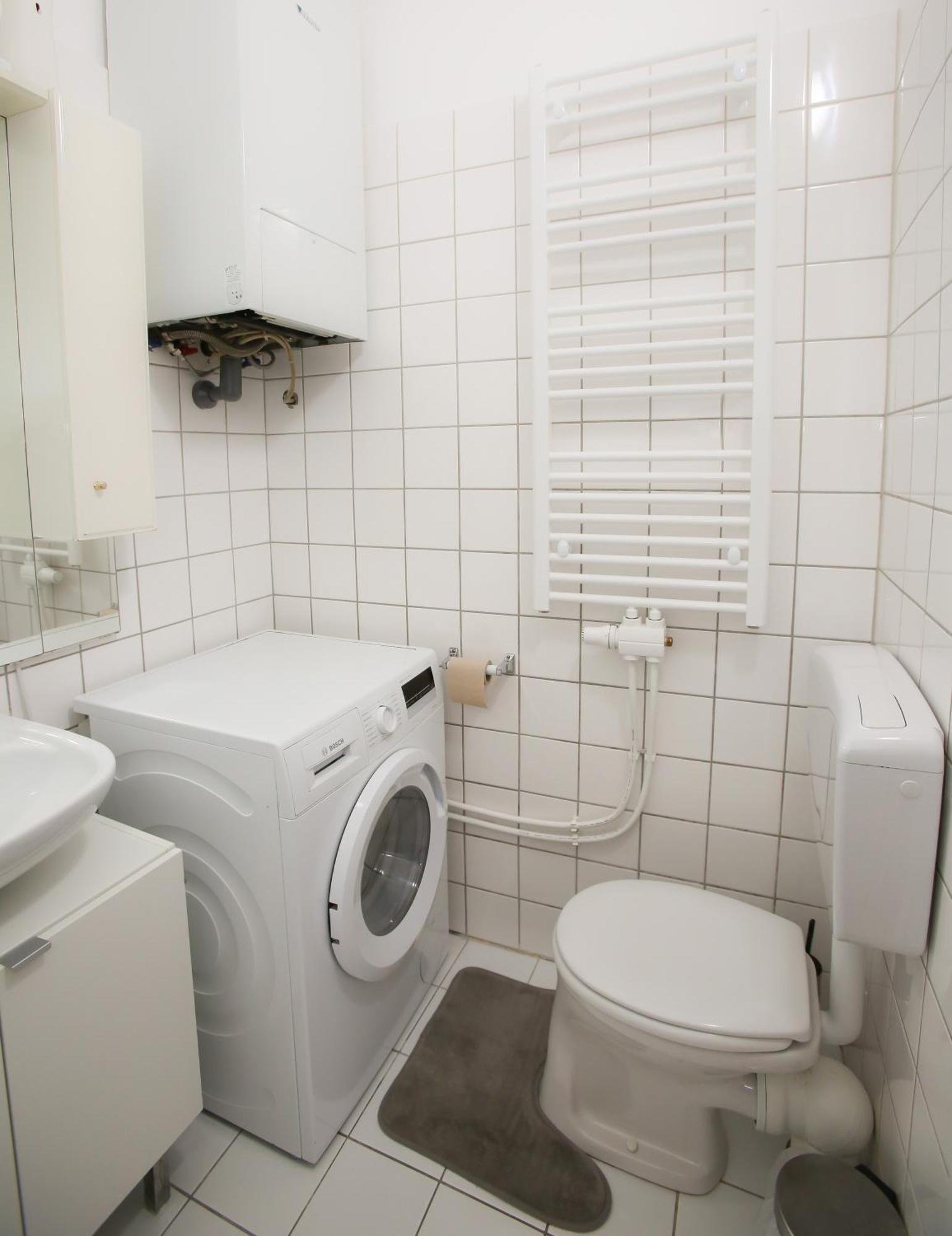 Downtown Bliss Modern Retreat With Free Parking And Fast Internet 600 Mbits Apartment Vienna Exterior photo