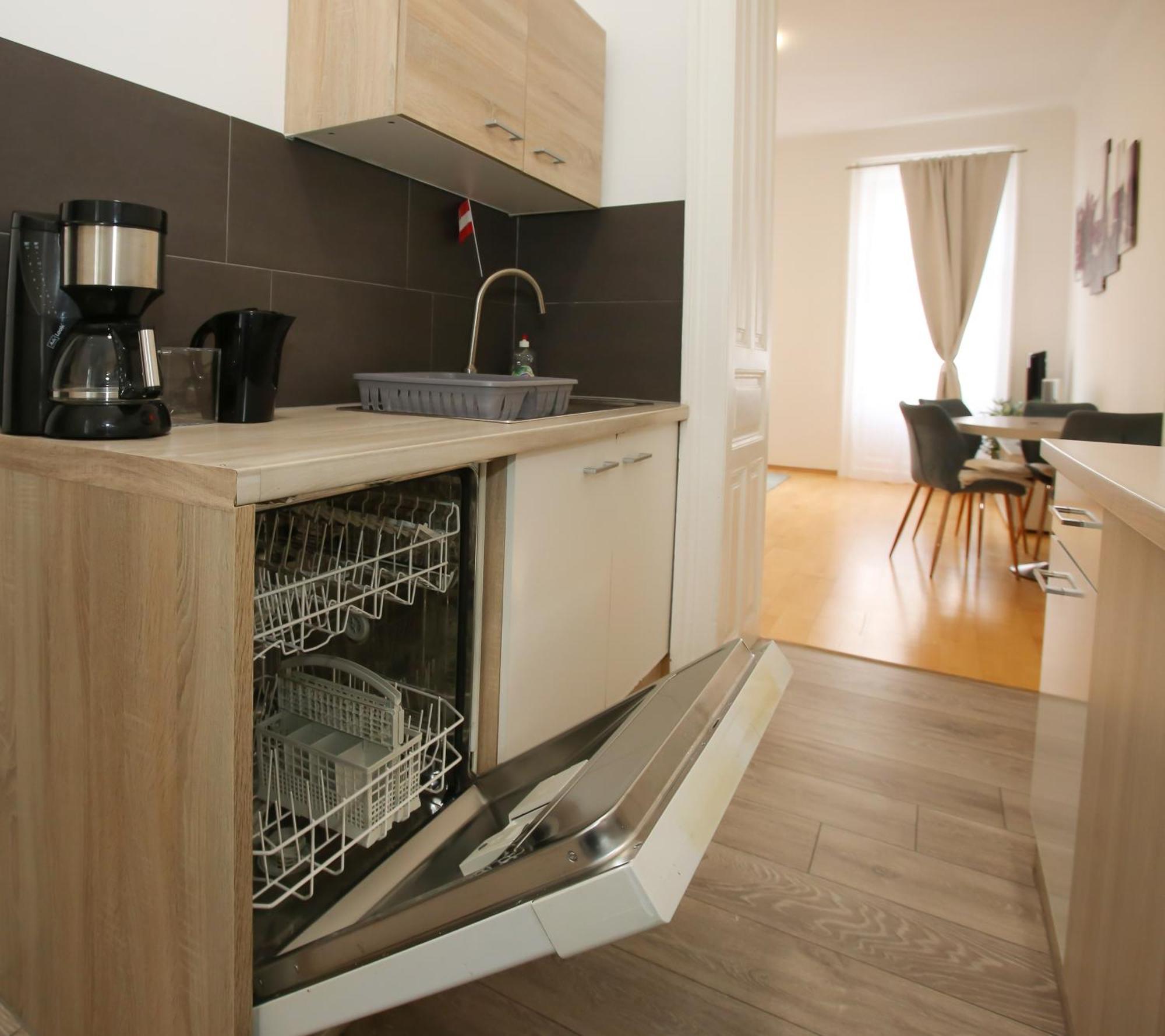 Downtown Bliss Modern Retreat With Free Parking And Fast Internet 600 Mbits Apartment Vienna Exterior photo